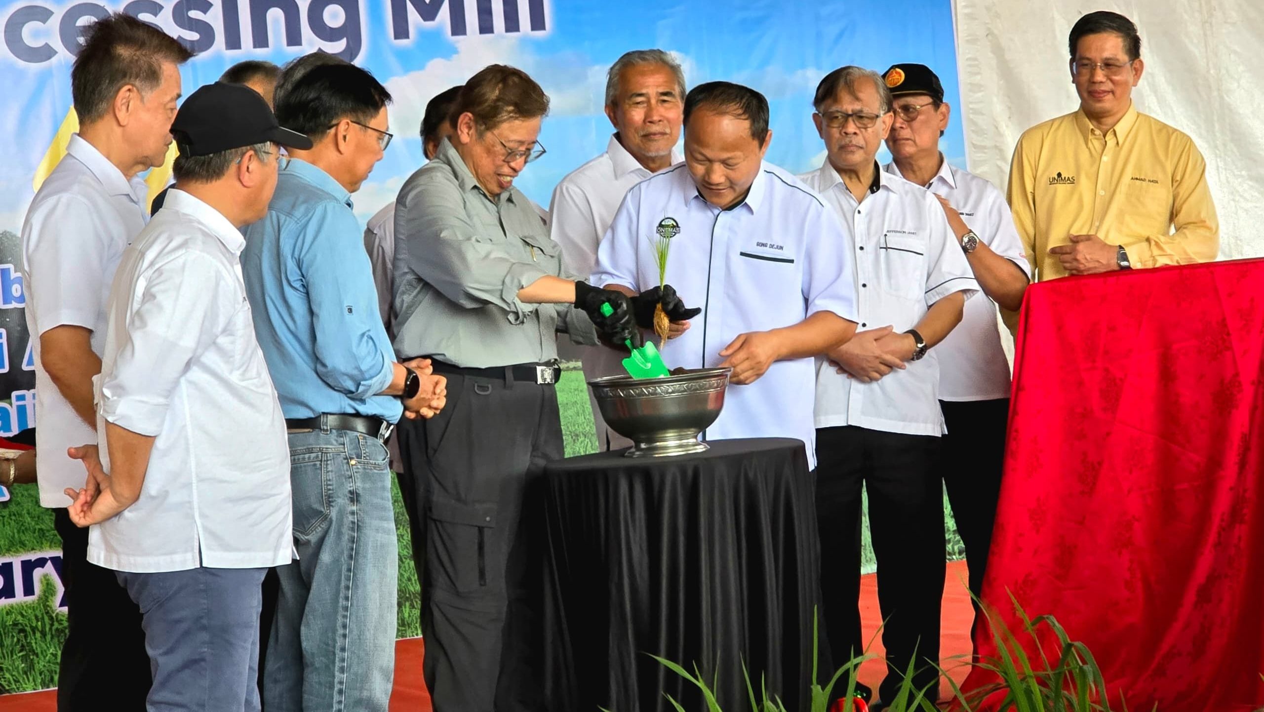 Sarawak's Ambitious Plan to Become a Rice Exporter with New Tech 1 Sarawak's Ambitious Plan to Become a Rice Exporter with New Tech