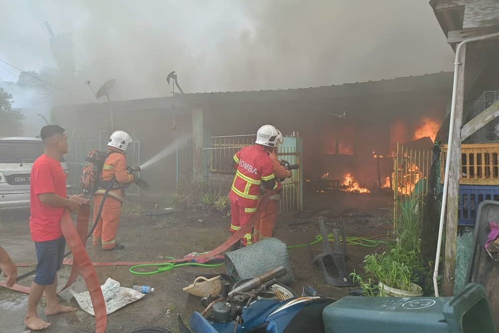 Single-Storey Home Destroyed in Saratok Fire, Neighbouring House Damaged