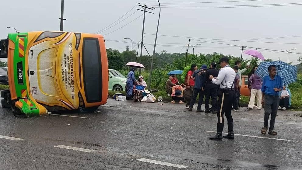 Six Tourists Hurt in Sandakan Bus Accident, Driver Seriously Injured