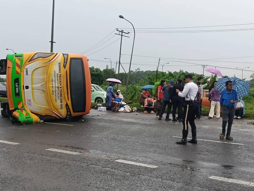 Six Tourists Hurt in Sandakan Bus Accident, Driver Seriously Injured