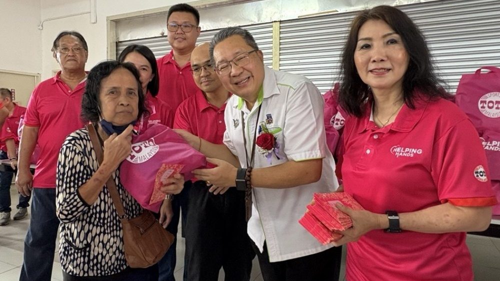 Sports Toto Spreads CNY Cheer to 450 Seniors in Kuching 1 Sports Toto Spreads CNY Cheer to 450 Seniors in Kuching