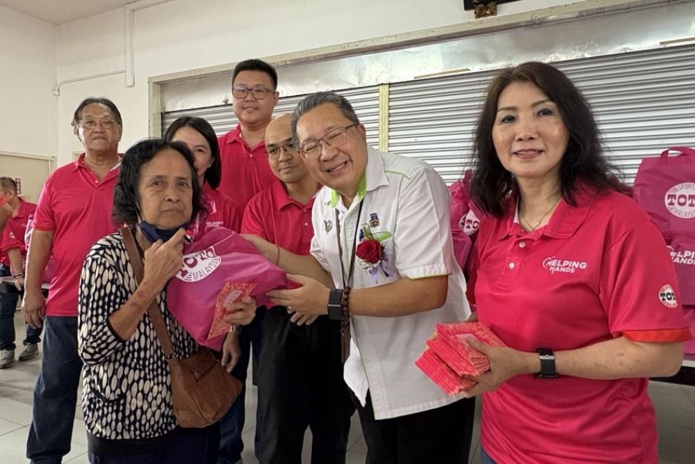 Sports Toto Spreads CNY Cheer to 450 Seniors in Kuching 2 Sports Toto Spreads CNY Cheer to 450 Seniors in Kuching
