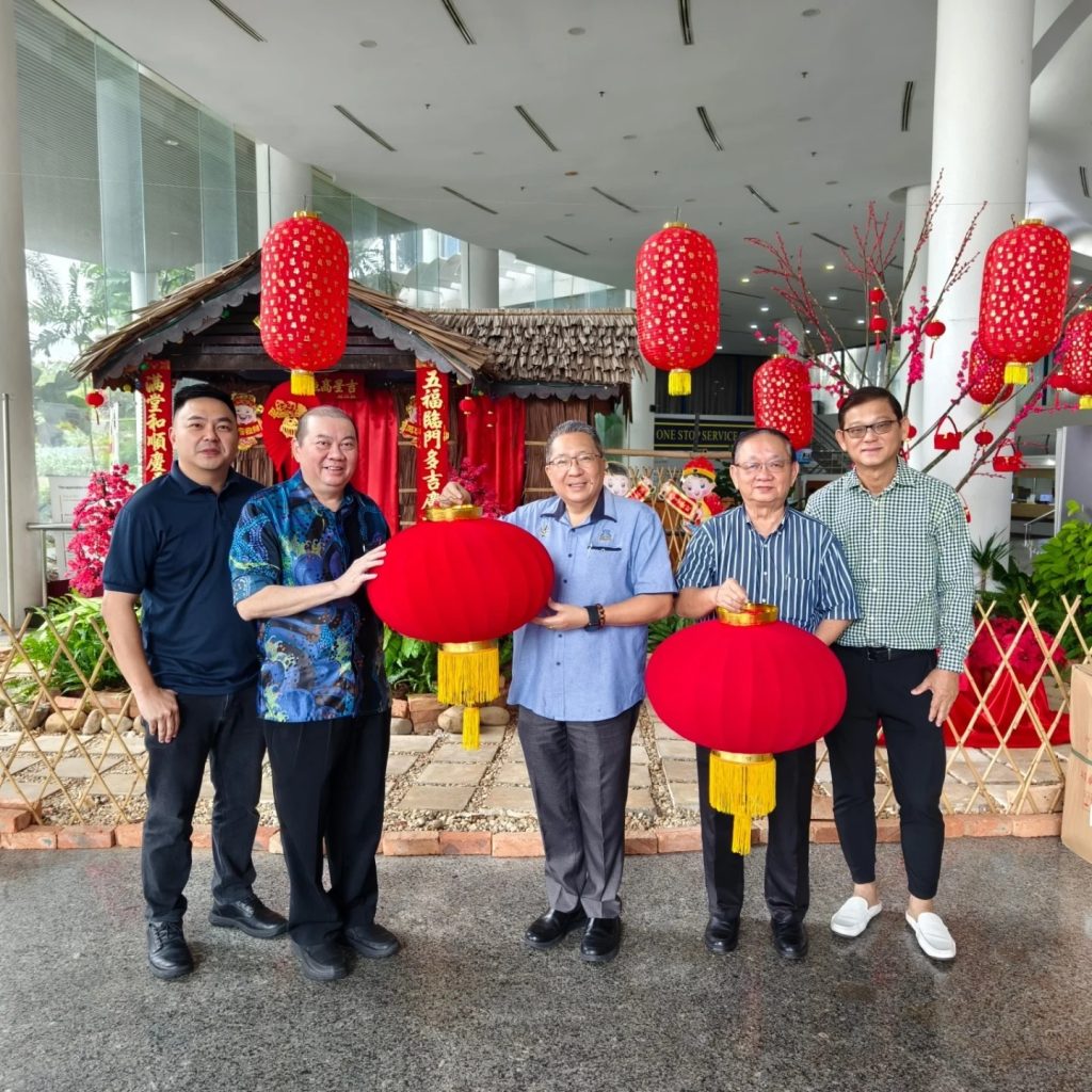 Tabuan Jaya Chamber Donates to Brighten Kuching for Chinese New Year 2 Tabuan Jaya Chamber Donates to Brighten Kuching for Chinese New Year