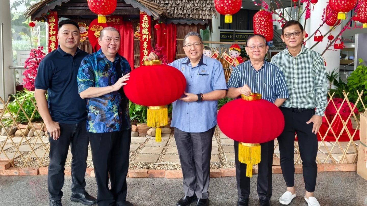 Tabuan Jaya Chamber Donates to Brighten Kuching for Chinese New Year 1 Tabuan Jaya Chamber Donates to Brighten Kuching for Chinese New Year