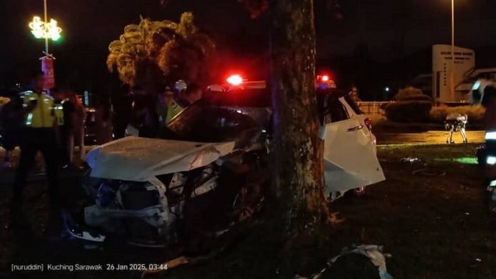 Tragic 3AM Car Crash in Kuching 1 Dead, 3 Injured