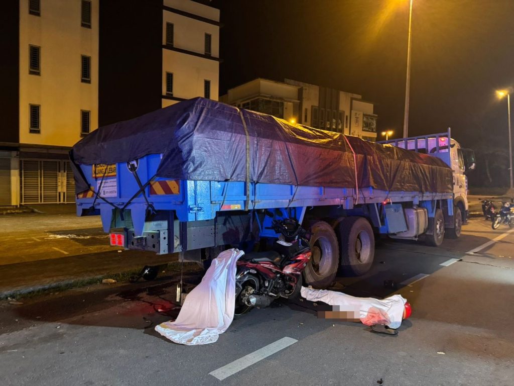 Tragic Accident: Cousins Killed in Kuching Motorcycle Crash 2 Tragic Accident Cousins Killed in Kuching Motorcycle Crash