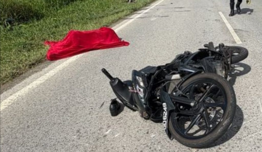 Tragic Three-Vehicle Collision Claims Life of Young Rider in Kota Samarahan 2 Tragic Three-Vehicle Collision Claims Life of Young Rider in Kota Samarahan