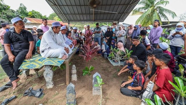 10-Year-Old Boy Who Choked on Gummy Bears Laid to Rest in Kepala Batas