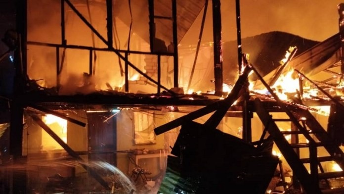 22 Left Homeless as Fire Destroys 4 Houses in Kampung Tabuan Dayak