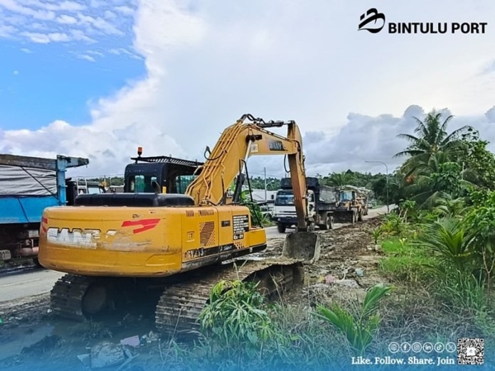 Bintulu Port Landslide: Authorities Race to Prevent Further Erosion 2 Bintulu Port Landslide Authorities Race to Prevent Further Erosion