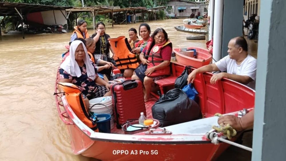 Flood Evacuees in Sarawak Drop to 5,125 Despite Mukah, Sibu Increases 1 Flood Evacuees in Sarawak Drop to 5,125 Despite Mukah, Sibu Increases