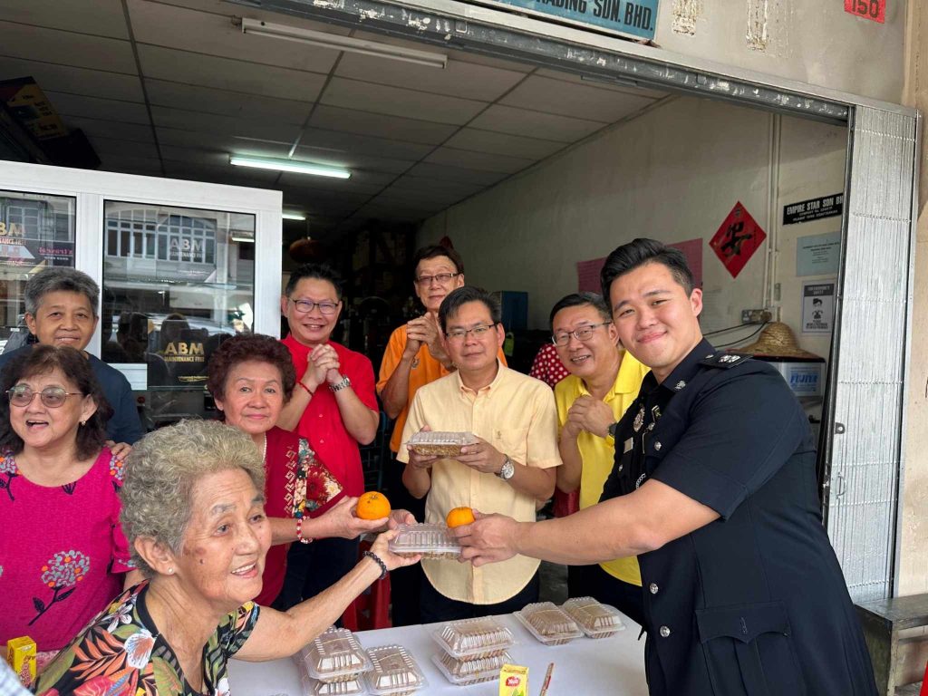 Free Vegetarian Meals Bring Joy to Kuching’s Lantern Festival Celebration 2 Free Vegetarian Meals Bring Joy to Kuching’s Lantern Festival Celebration