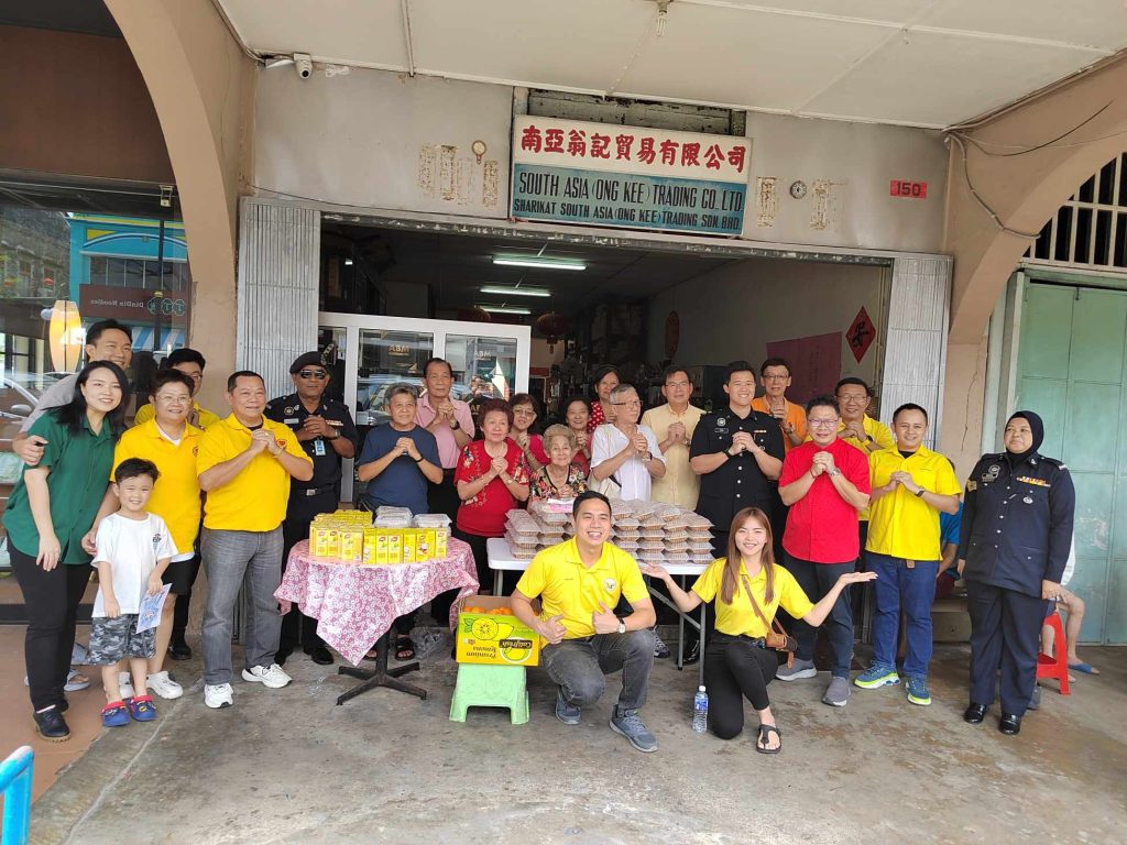 Free Vegetarian Meals Bring Joy to Kuching’s Lantern Festival Celebration 3 Free Vegetarian Meals Bring Joy to Kuching’s Lantern Festival Celebration