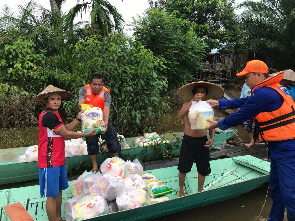 Heroic Journey: Security Forces Travel 4+ Hours to Aid Flood Victims 2 Heroic Journey: Security Forces Travel 4+ Hours to Aid Flood Victims