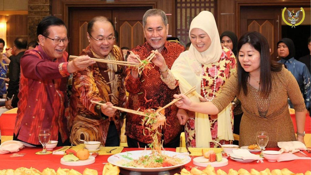His Excellency Joins Grand Chinese New Year Celebration Banquet 2025 in Miri 2 His Excellency Joins Grand Chinese New Year Celebration Banquet 2025 in Miri