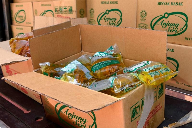 Indonesian Man Fined RM10,000 for Smuggling Cooking Oil in Sarawak 2 Indonesian Man Fined RM10,000 for Smuggling Cooking Oil in Sarawak