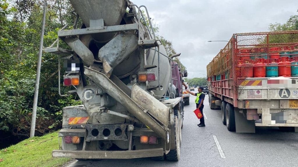 JPJ Sibu Launches 'Technical Attack Special Ops' to Tackle Traffic Offenders 2 JPJ Sibu Launches 'Technical Attack Special Ops' to Tackle Traffic Offenders