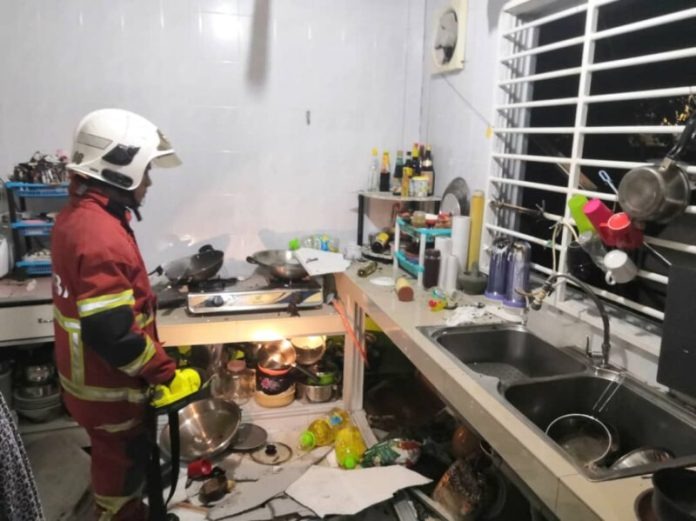 Kitchen Explosion in Desa Pujut, Miri Suspected Due to Gas Leak 2 Kitchen Explosion in Desa Pujut, Miri Suspected Due to Gas Leak