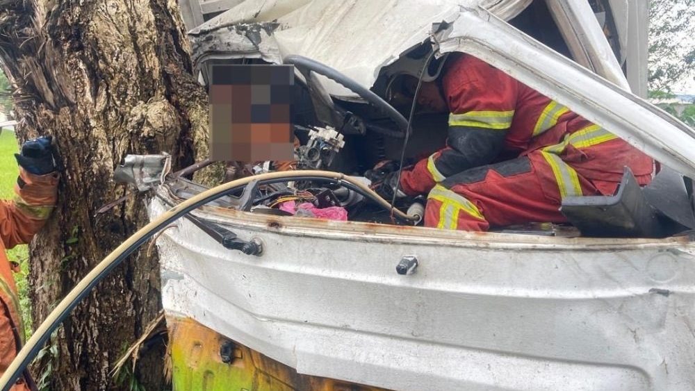 Lorry Crash in Bintulu Claims Life of Indonesian Driver