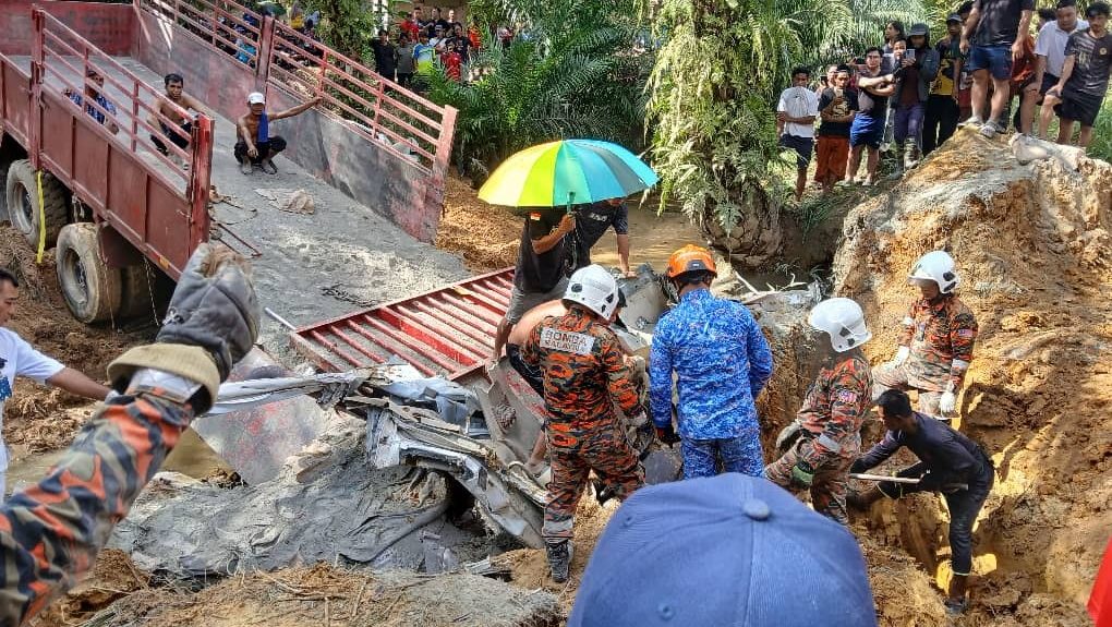Man Dies After Being Buried Under Cement in Lorry Crash, Another Seriously Hurt