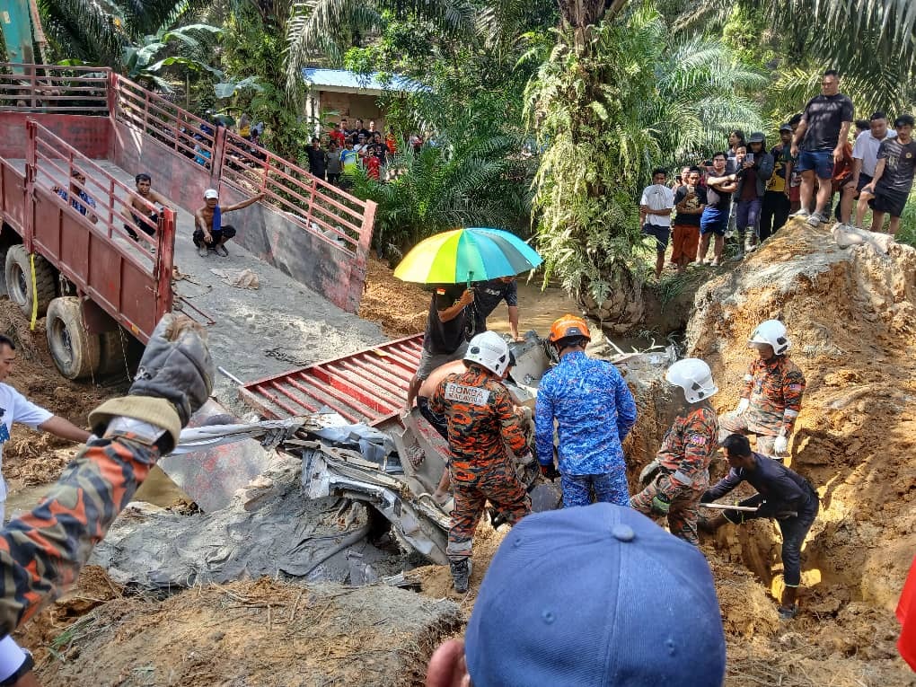 Man Dies After Being Buried Under Cement in Lorry Crash, Another Seriously Hurt