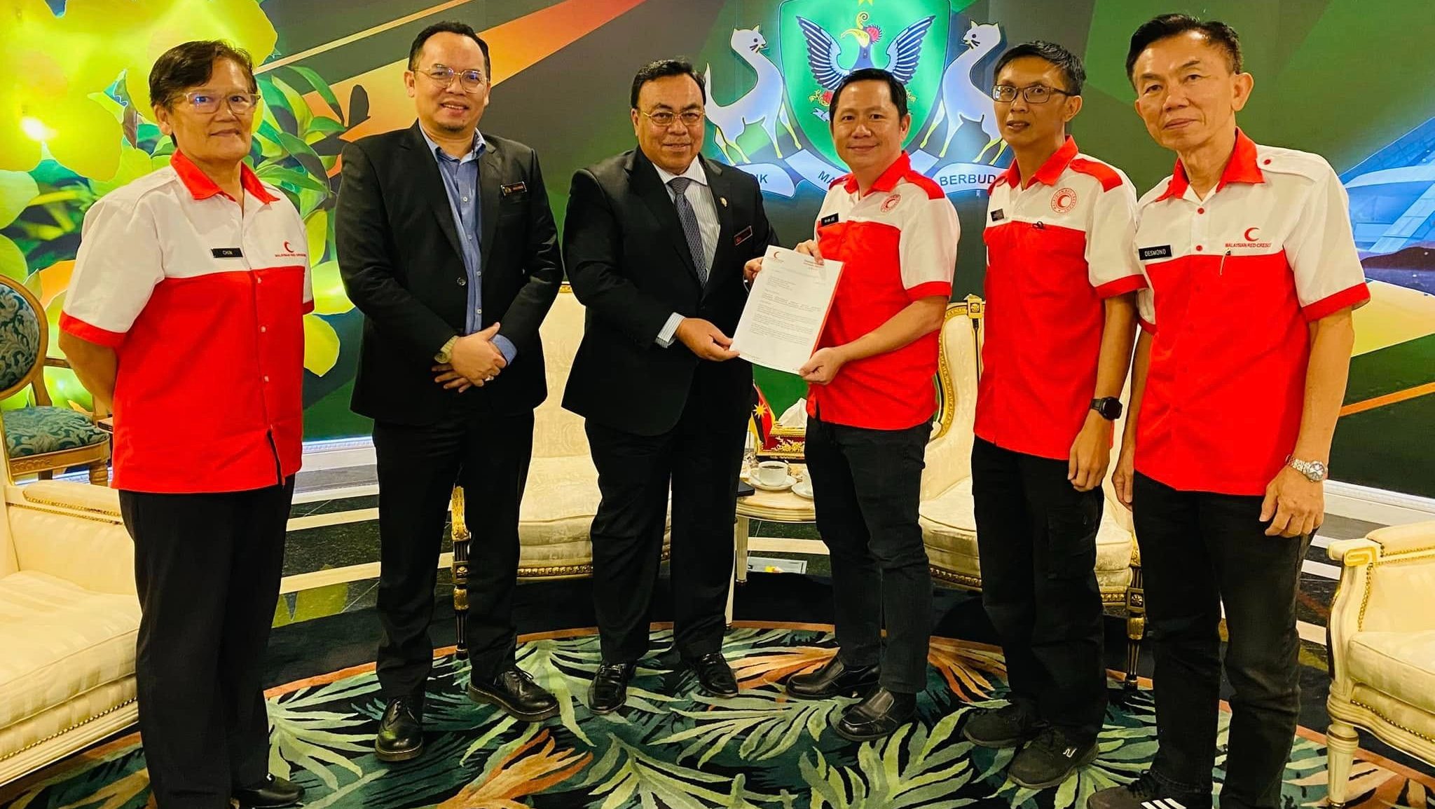 Mayor of North Kuching Welcomes Red Crescent Kuching for Future Community Projects 1 Mayor of North Kuching Welcomes Red Crescent Kuching for Future Community Projects