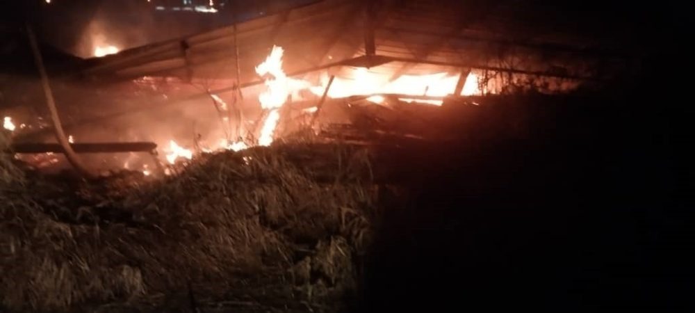 Old Timber Storage Store in Sibu Razed by Fire, No Casualties Reported 2 Old Timber Storage Store in Sibu Razed by Fire, No Casualties Reported
