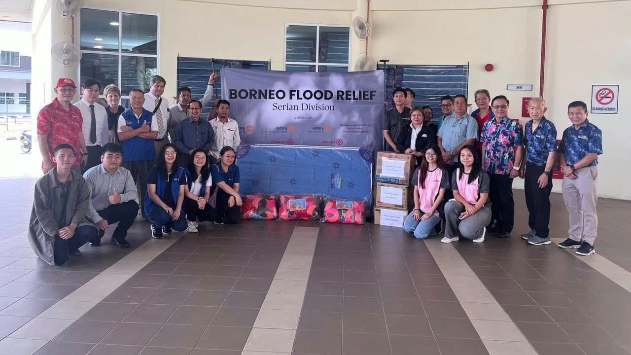 Rotary Club of Kuching Central Donates Aid to Serian Flood Victims 1 Rotary Club of Kuching Central Donates Aid to Serian Flood Victims