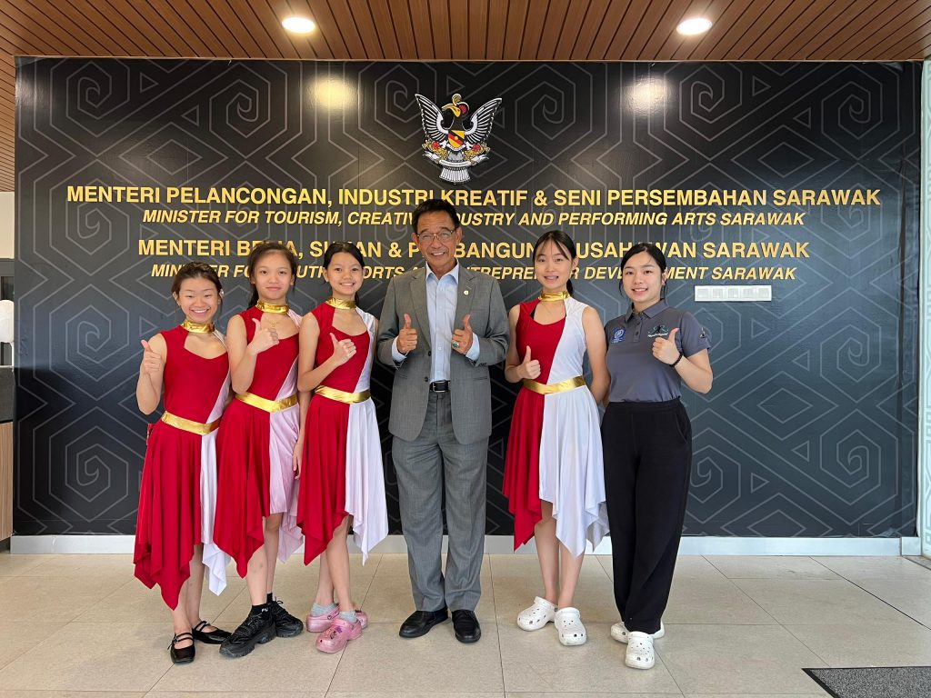 The MYSED Minister with dancers Cordelia Wee, Erin Ung, Arabelle Leah Pei, and Eunice Ling, alongside Team Manager and Coach Cindy Chung