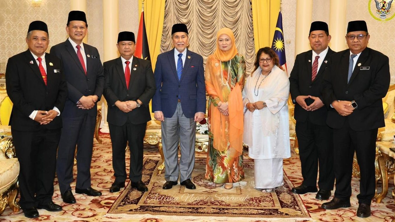 Sarawak Governor Welcomes Courtesy Visit from Ministry of Works Delegation