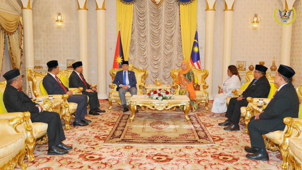 Sarawak Governor Welcomes Courtesy Visit from Ministry of Works Delegation