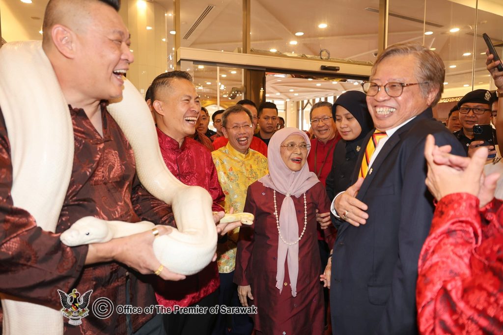 Sarawak Premier's Chinese New Year 2025 Celebration: A Grand Gathering of Unity and Gratitude 4 Sarawak Premier's Chinese New Year 2025 Celebration A Grand Gathering of Unity and Gratitude