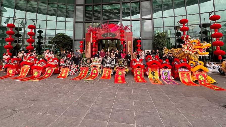 Spectacular Big Dragon & Lion Dance Welcomes Hokkien New Year at Sheraton Hotel Kuching 1 Spectacular Big Dragon & Lion Dance Welcomes Hokkien New Year at Sheraton Hotel Kuching