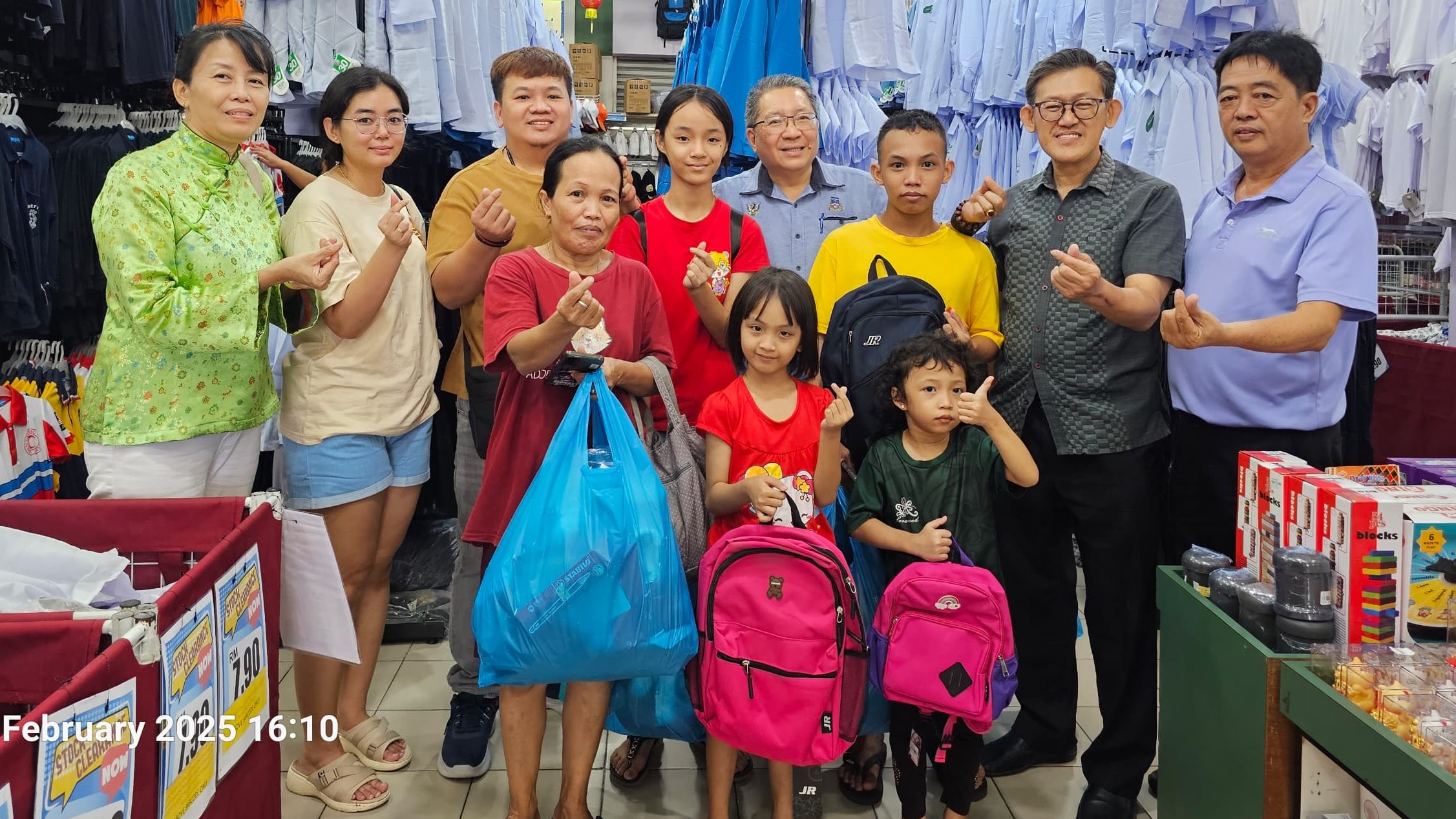 Swift Action by Community Leaders to Aids Fire Victims in Kampung Tabuan Dayak