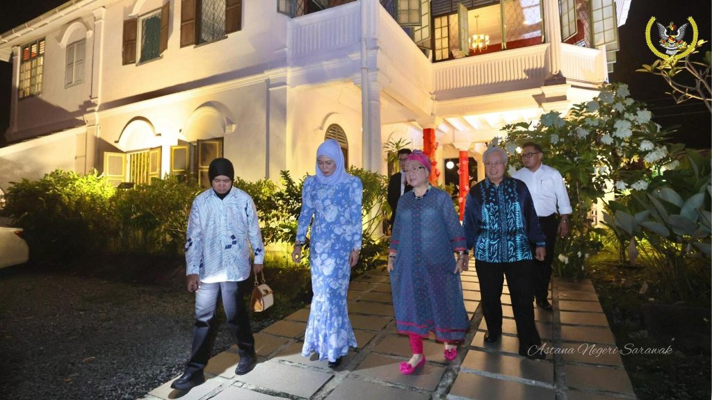Tai Tai Restaurant Chef Keeps Promise with Special Fish Head Curry for Tun Pehin