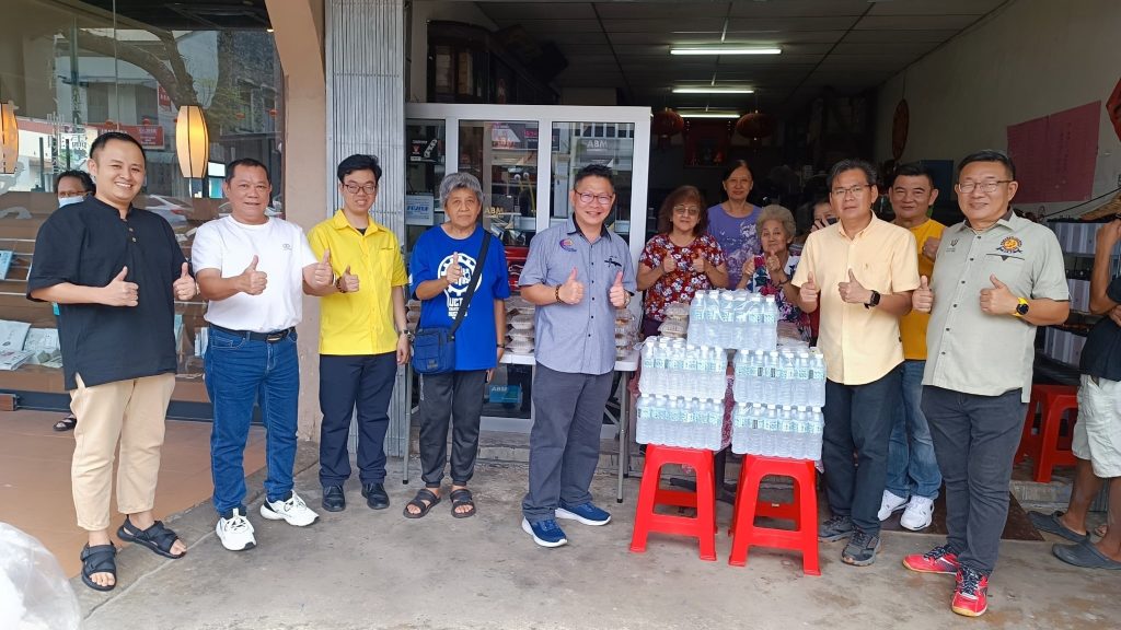 150 Free Vegetarian Lunches Distributed to the Public