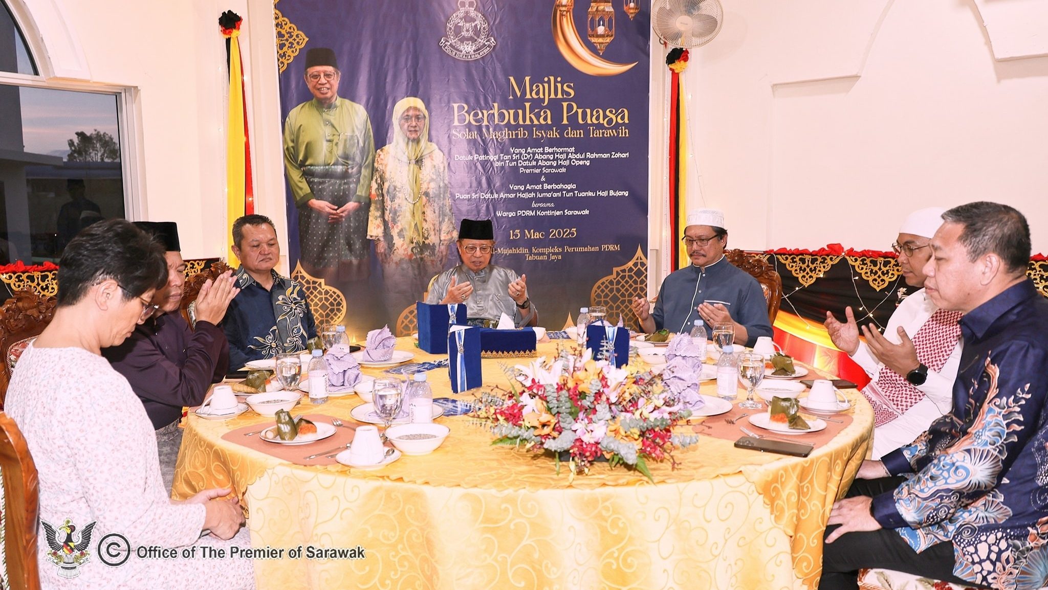 Abang Johari Breaks Fast with Sarawak Police Officers in Kuching