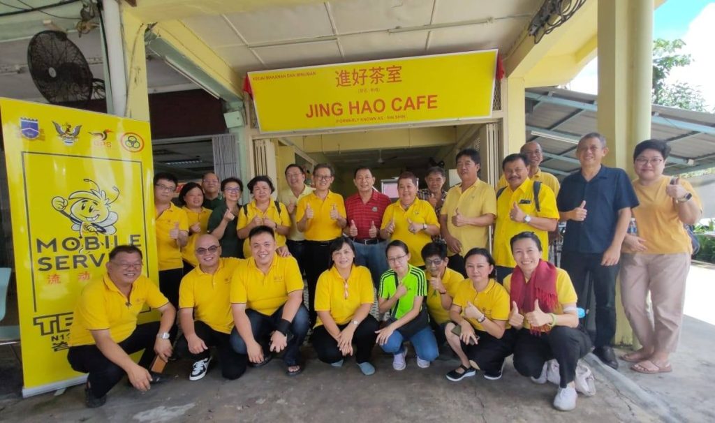 Batu Lintang Mobile Service Brings Help Closer to the People! 2 Batu Lintang Mobile Service Brings Help Closer to the People!