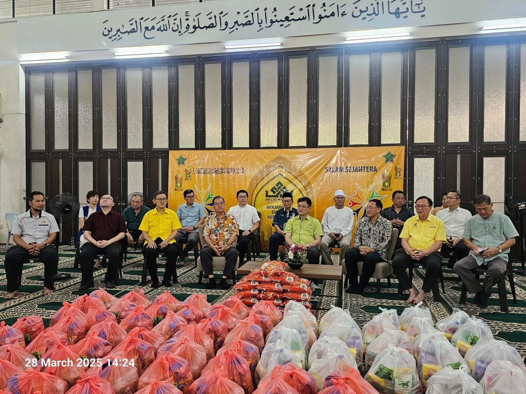China-Sarawak Friendship Shines: Consul General Xing Weiping Supports Ramadan Charity 2 China-Sarawak Friendship Shines Consul General Xing Weiping Supports Ramadan Charity