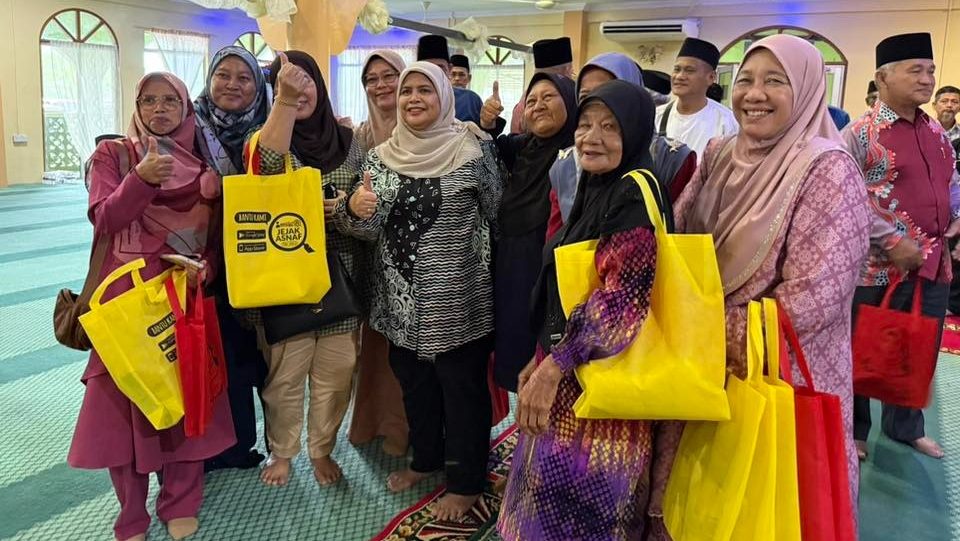 Datuk Rubiah Wang Celebrates 243 Asnaf in Samarahan Prihatin 2025