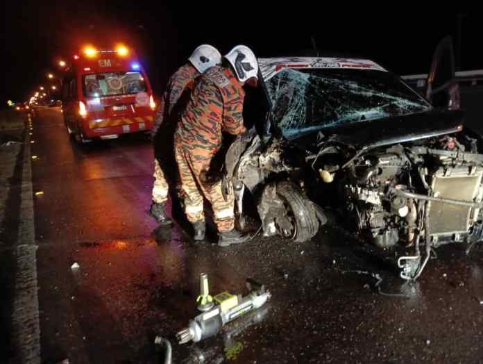 Driver Rescued After Early Morning Crash at Sungai Batu Bridge, Siburan