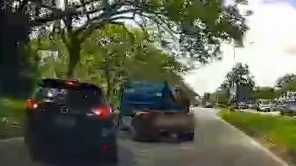 Elderly Couple Arrested After Hit-and-Run Involving Lorry Driver in Kajang 2 Elderly Couple Arrested After Hit-and-Run Involving Lorry Driver in Kajang