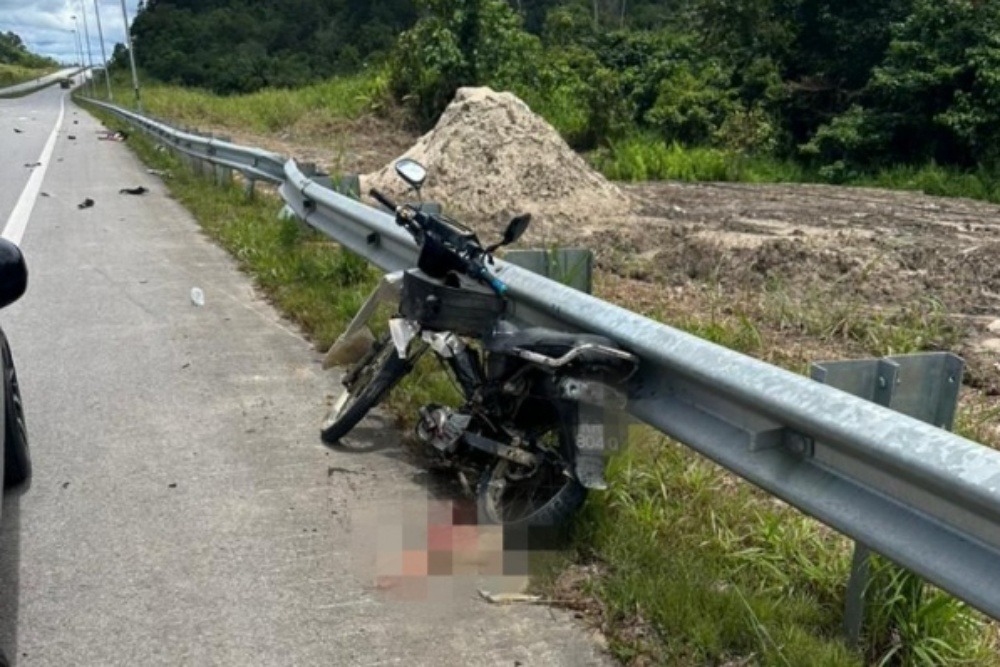 Elderly Motorcyclist Dies in Tragic Crash on Sri Aman-Kuching Road