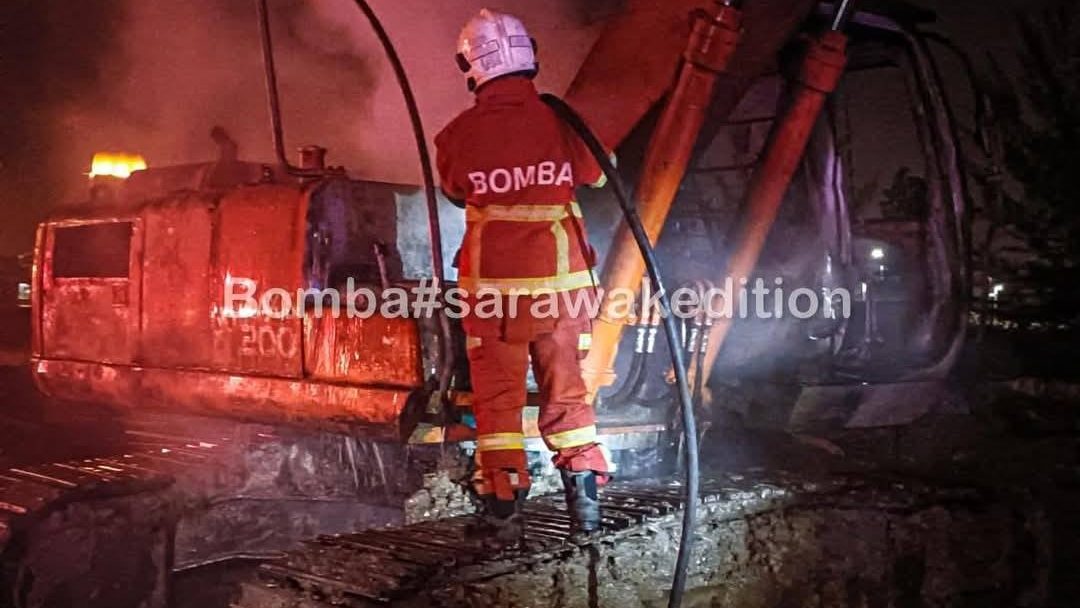 Excavator Torched Over Wage Dispute Two Arrested in Petra Jaya