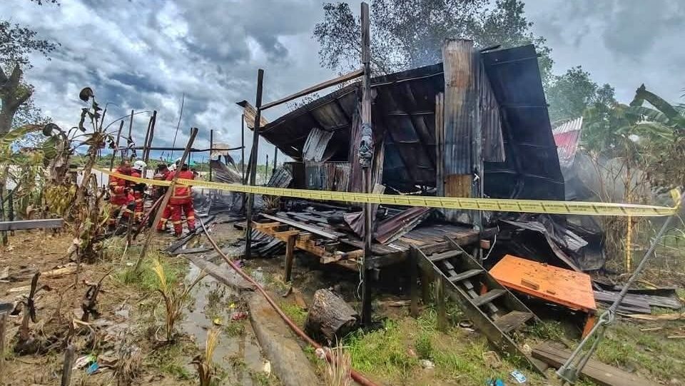 Family’s Aidilfitri Dream Shattered as Fire Destroys New Home in Simanggang 1 Family’s Aidilfitri Dream Shattered as Fire Destroys New Home in Simanggang