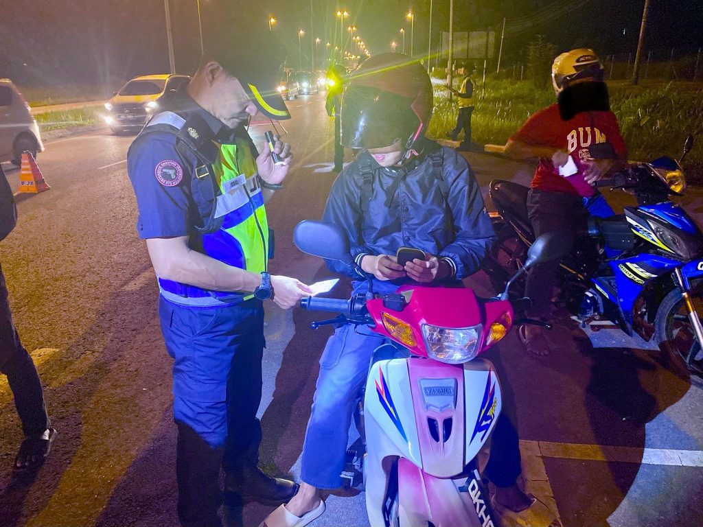 JPJ Sarawak Cracks Down on Traffic Violations in Ops Director Bill 2/2025 2 JPJ Sarawak Cracks Down on Traffic Violations in Ops Director Bill 22025