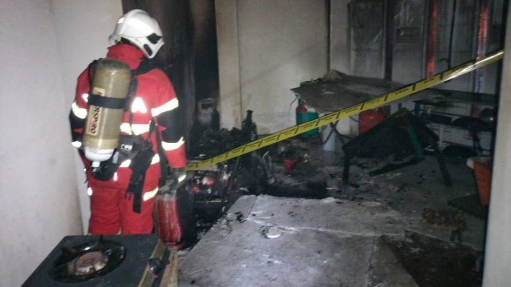 Kitchen Fire in Betong Three Restaurant Workers Escape Unharmed