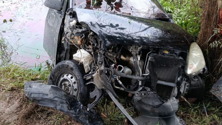 Lucky Escape! Man Survives as Car Skids into Ditch in Sibu