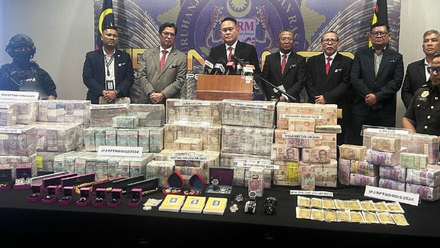 MACC Seizes RM170 Million Cash, Gold Bars in Probe Linked to Ex-PM
