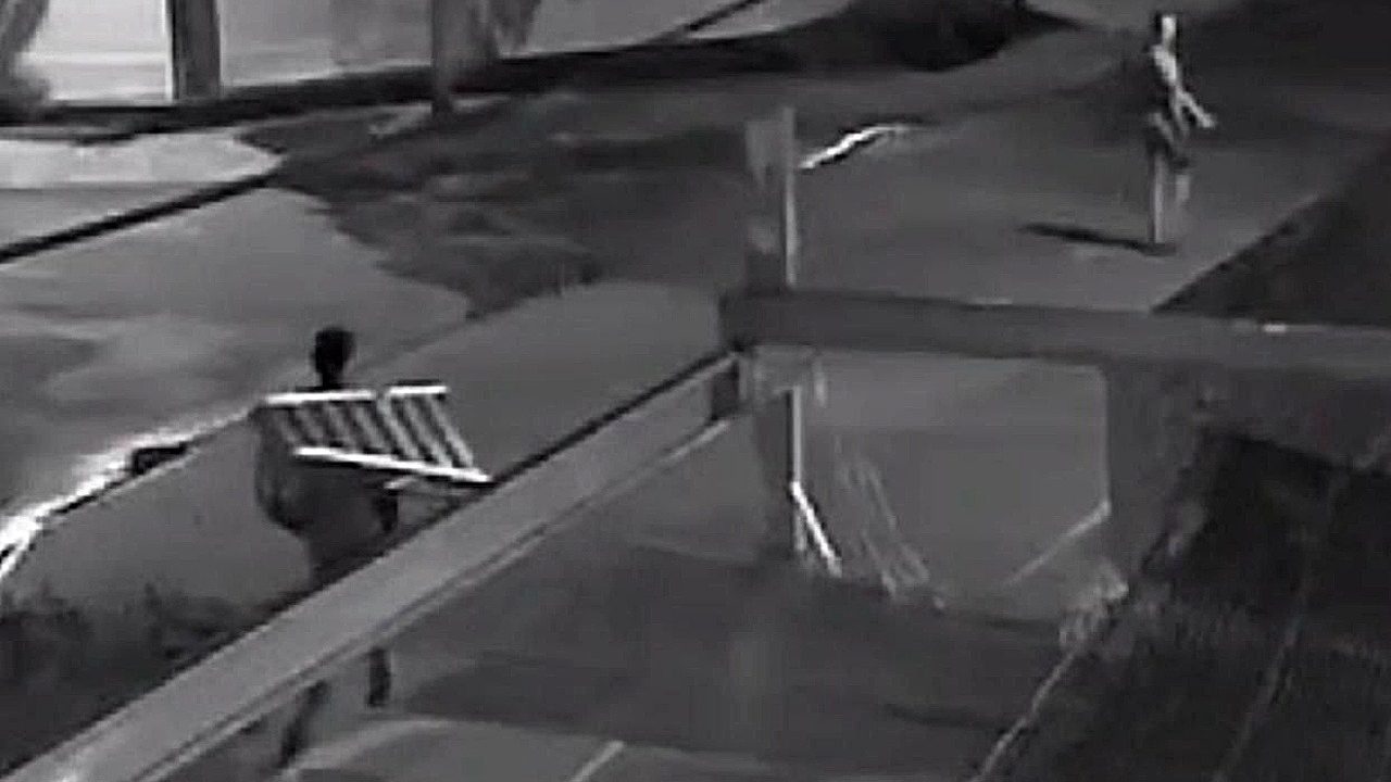 Man Arrested After Firing Shotgun to Scare Cable Thieves in Kuching 1 Man Arrested After Firing Shotgun to Scare Cable Thieves in Kuching